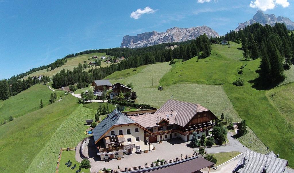Taela Apartments San Cassiano  Εξωτερικό φωτογραφία