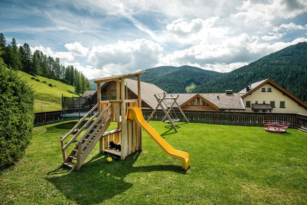 Taela Apartments San Cassiano  Εξωτερικό φωτογραφία