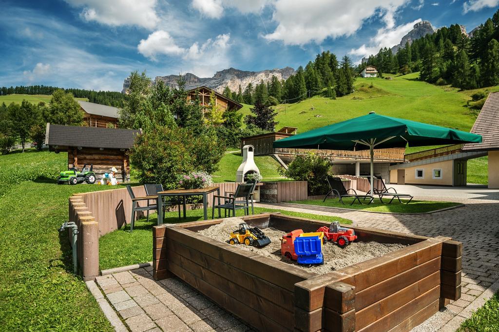 Taela Apartments San Cassiano  Εξωτερικό φωτογραφία
