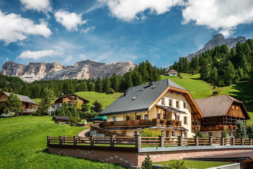 Taela Apartments San Cassiano  Εξωτερικό φωτογραφία