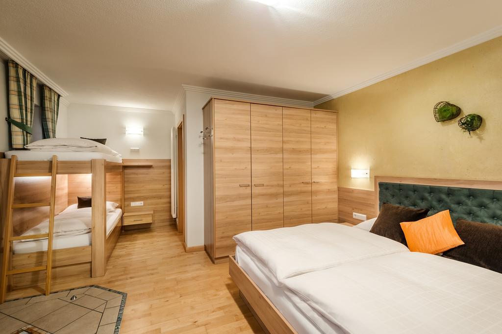 Taela Apartments San Cassiano  Εξωτερικό φωτογραφία